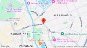 V ulici Štrossova se střetla dvě osobní auta