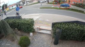 Policie hledá cyklistku a svědky nehody