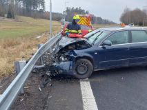 Při střetu dvou osobních aut se zranili lidé, nehoda omezila provoz na silnici I/34