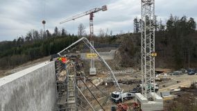 Přehrada o rozloze jedenácti fotbalových hřišť ochrání proti povodním. Jde o český technologický unikát