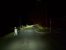 Foto: Silný vítr kácel stromy, způsobil tak železniční nehodu u Hradce nad Svitavou