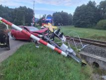 Auto ve šraňkách, tři vozy v sobě, i střet s motorkou. Celkem ke čtyřem dopravním nehodám došlo v sobotu v Pardubickém kraji