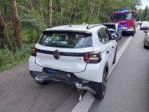 Auto ve šraňkách, tři vozy v sobě, i střet s motorkou. Celkem ke čtyřem dopravním nehodám došlo v sobotu v Pardubickém kraji