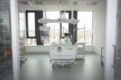 FOTO: Orlickoústecká nemocnice má novou dominantu. Moderní srdce významně změnilo tvář celého areálu