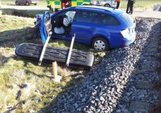 Na přehledném železničním přejezdu v Moravanech došlo ke srážce vlaku s osobním autem