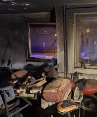 V bytě v domově s pečovatelskou službou hořelo. Hasiči tam nalezli osobu bez známek života