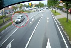 Auto u Lidlu v Hlinsku srazilo chlapce, ten utrpěl zranění. Policisté nyní hledají svědky