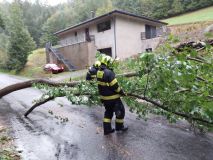 Silný déšť a vítr řádí v Pardubickém kraji, hasiči zasahovali už u tří stovek událostí