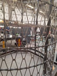 Toto unikátní schodiště ze skla a kovu vzniká pro pardubický zámek