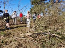 Gymnazisté pomohli s obnovou lokality Pahorek u nádraží