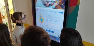 Děti na pěti základních školách v Pardubicích mají k dispozici interaktivní tabule