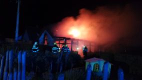 Oheň zachvátil dílnu v blízkosti rodinného domu