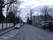 Neznámý pachatel poškodil zaparkované auto v ulici Kollárova ve Svitavách, policie po něm pátrá