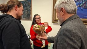 Kristýnka a Sebastian. První občánci letošního roku obdrželi od krajského náměstka dárky a finanční podporu