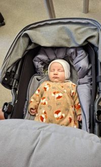 Kristýnka a Sebastian. První občánci letošního roku obdrželi od krajského náměstka dárky a finanční podporu