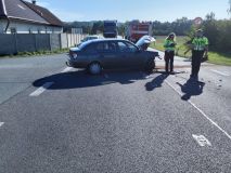 Dopravní nehoda osobního automobilu a dodávky zablokovala dopravu na I/37 u Lukavice