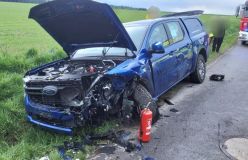 Čtyři lidé utrpěli zranění při střetu dvou osobních aut v Mokré Lhotě u Nových Hradů