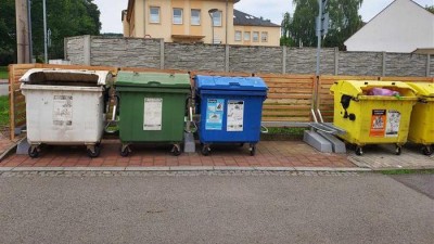 V České Třebové to mají pěkné i na místech, kam se vyhazují odpadky