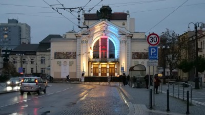 Proč se dnes budova Východočeského divadla Pardubice zabarví do oranžova?