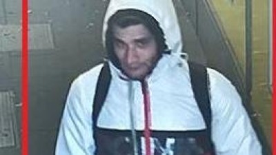 Policie hledá tohoto muže, může vědět něco o krádeži drahého kola