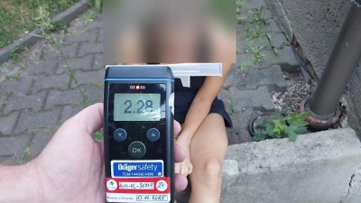 Od začátku prázdnin to vychází v Pardubicích na jedno opilé dítě denně