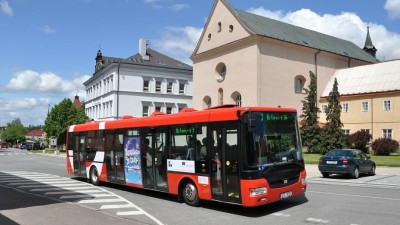 Autobusy v Chrudimi od dnešního dne zajíždí opět do některých uzavřených zastávek