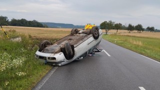 Pozor klouže to, na mokrých vozovkách jedna nehoda střídala další