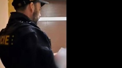 VIDEO: Cizinky si k n&aacute;m jezdili pro d&aacute;vky, trvale v&scaron;ak pob&yacute;valy ve sv&eacute; domovině. Podobn&yacute;ch podvodů bylo odhaleno v&iacute;ce