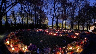 Po 18. hodině už není radno na hřbitově zůstávat, ať nedopadnete jako tito dva