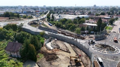 Poděbradská kvůli komplikacím bude průjezdná až od poloviny října