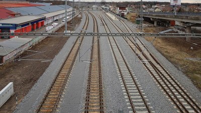 Další etapa modernizace trati mezi Pardubicemi a Hradcem je u konce