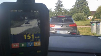 V autě se chvíli neprojede, mezi obcemi jel přes 150km/h, čeká ho zákaz řízení