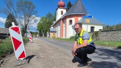 Silnič&aacute;ři zah&aacute;jili třet&iacute; etapu oprav silnice na Doln&iacute; Moravu