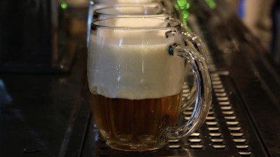 Plzeňský Prazdroj zdražuje, přidají se i další pivovary. Hitem mezi Čechy jsou ale nealkoholická piva