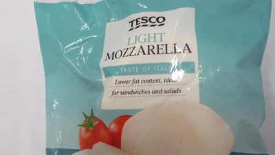 Potravinářská inspekce zjistila falšovanou mozzarellu z dovozu, prodávalo ji Tesco, vyrobaná byla v Polsku