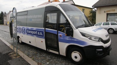 Řidič MHD v Ústí nad Orlicí prý jezdí bez roušky, telefonuje za jízdy a cestující mate