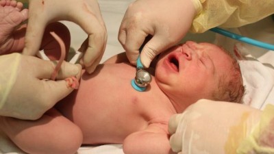 Porodnice v pardubick&eacute; nemocnici bude t&yacute;den uzavřena. Zajist&iacute; provoz jen pro akutn&iacute; porody