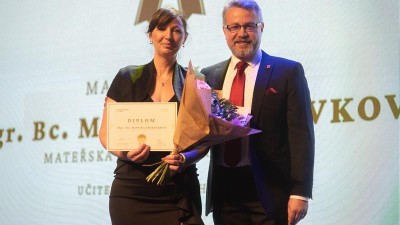 Znáte inspirativního učitele? Nominujte ho na Učitele Pardubického kraje 2025
