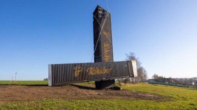 Nad Litomyšlí byla otevřena nová rozhledna. Z kontejnerů, co objely celý svět