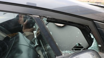 Používal pěsti, šroubováky, ale nepohrdl ani kamenem, aby se dostával do cizích aut a kradl