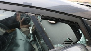 Používal pěsti, šroubováky, ale nepohrdl ani kamenem, aby se dostával do cizích aut a kradl