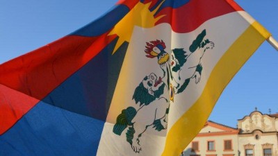 V neděli na mnoha radnicích v republice vyvěsí Tibetskou vlajku. Pardubice se také připojí