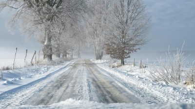 U Mikuleče havaroval autobus, u Chrudimi osobní auto a dva vozy se střetly u Výprachtic