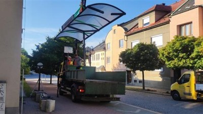 V České Třebové zmizela zastávka, zbyla z ní jen jedna tyč