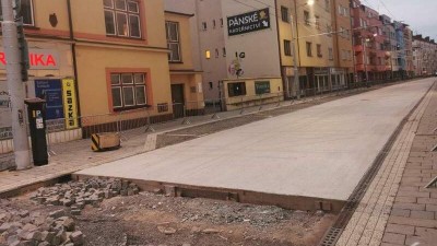 Oprava ulice Sladkovského se s takřka měsíčním předstihem chýlí ke konci