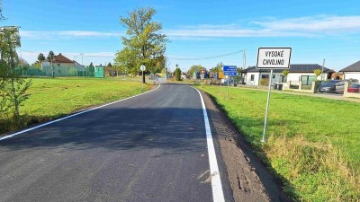 Opravenou silnici u Vysokého Chvojna se podařilo otevřít v předstihu