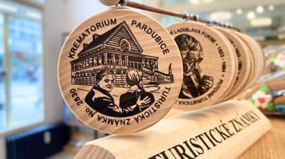 K turistické známce Krematoria Pardubice letos připojí putovní známku s autorem románu Spalovač mrtvol