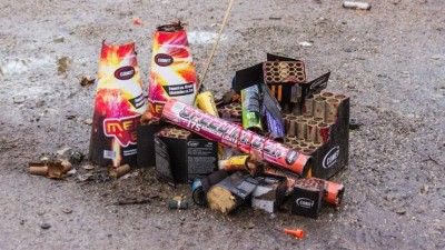 Silvestr 2025: T&eacute;měř tři stovky hovorů na t&iacute;sňovou linku, osmadvacet hl&aacute;&scaron;en&iacute; nedovolen&eacute;ho použit&iacute; pyrotechniky, i střelba ze samopalu