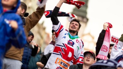 Sledujte fin&aacute;lov&aacute; utk&aacute;n&iacute; hokeje na Pern&scaron;t&yacute;nsk&eacute;m n&aacute;měst&iacute;