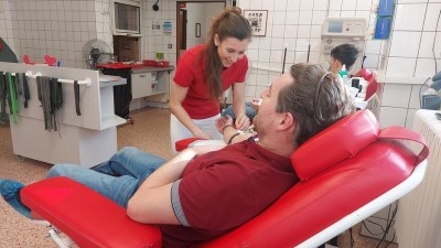 Trochu jiná oslava Valentýna, pět desítek lidí přišlo darovat do orlickoústecké nemocnice svou krev